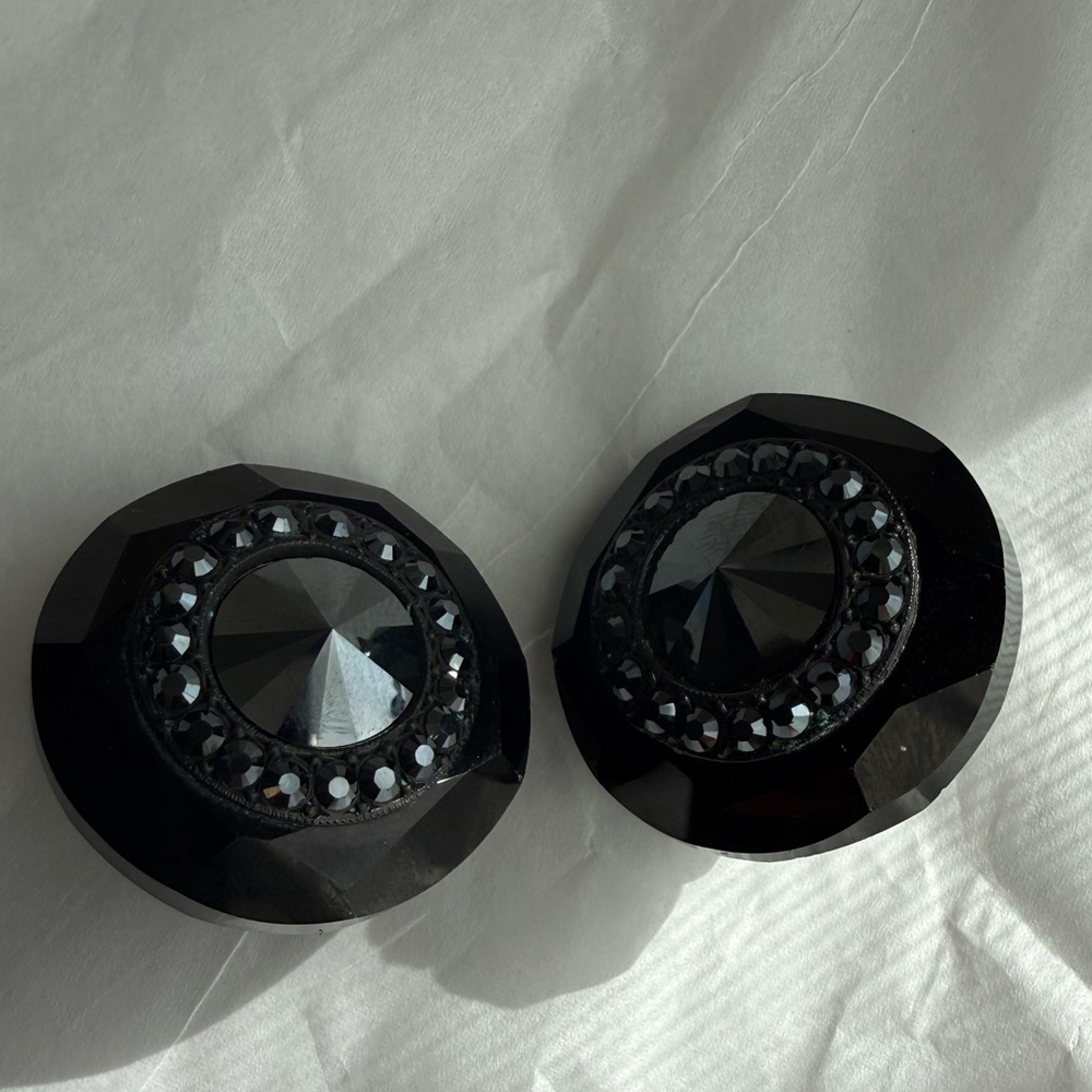 Lanvin Paris black crystal earring clip - Picture 2 of 15